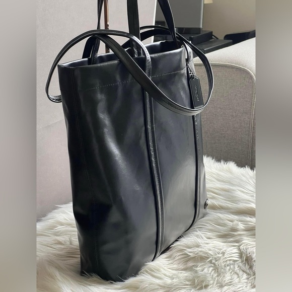 CO840 - Coach Hall Tote 33 - Picture 2 of 14